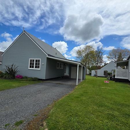 Huka Falls Resort Taupo Exterior photo The new houses at the village