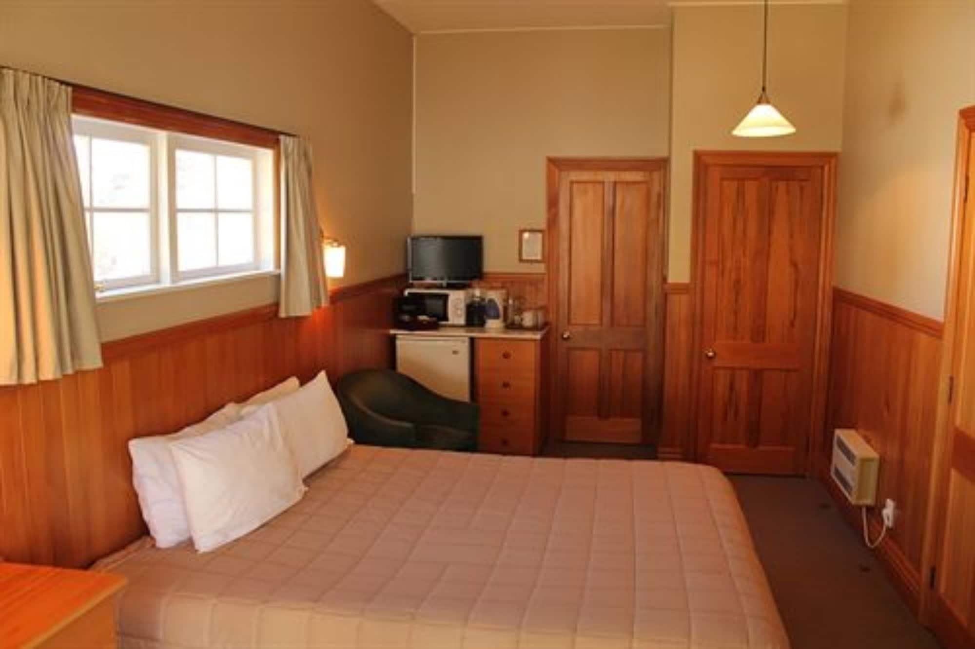 Huka Falls Resort Taupo Exterior photo A room at the hotel