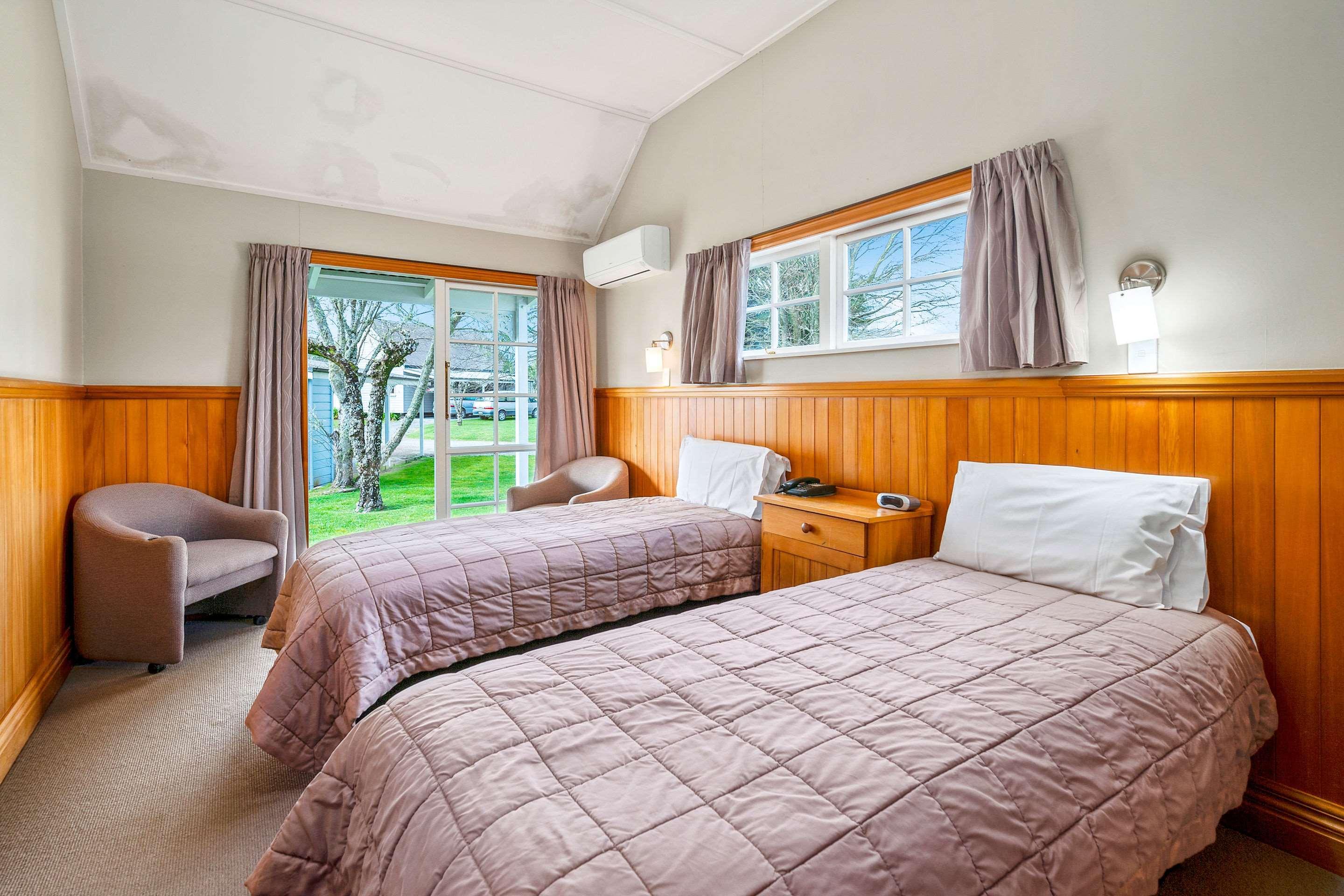 Huka Falls Resort Taupo Exterior photo A typical motel room
