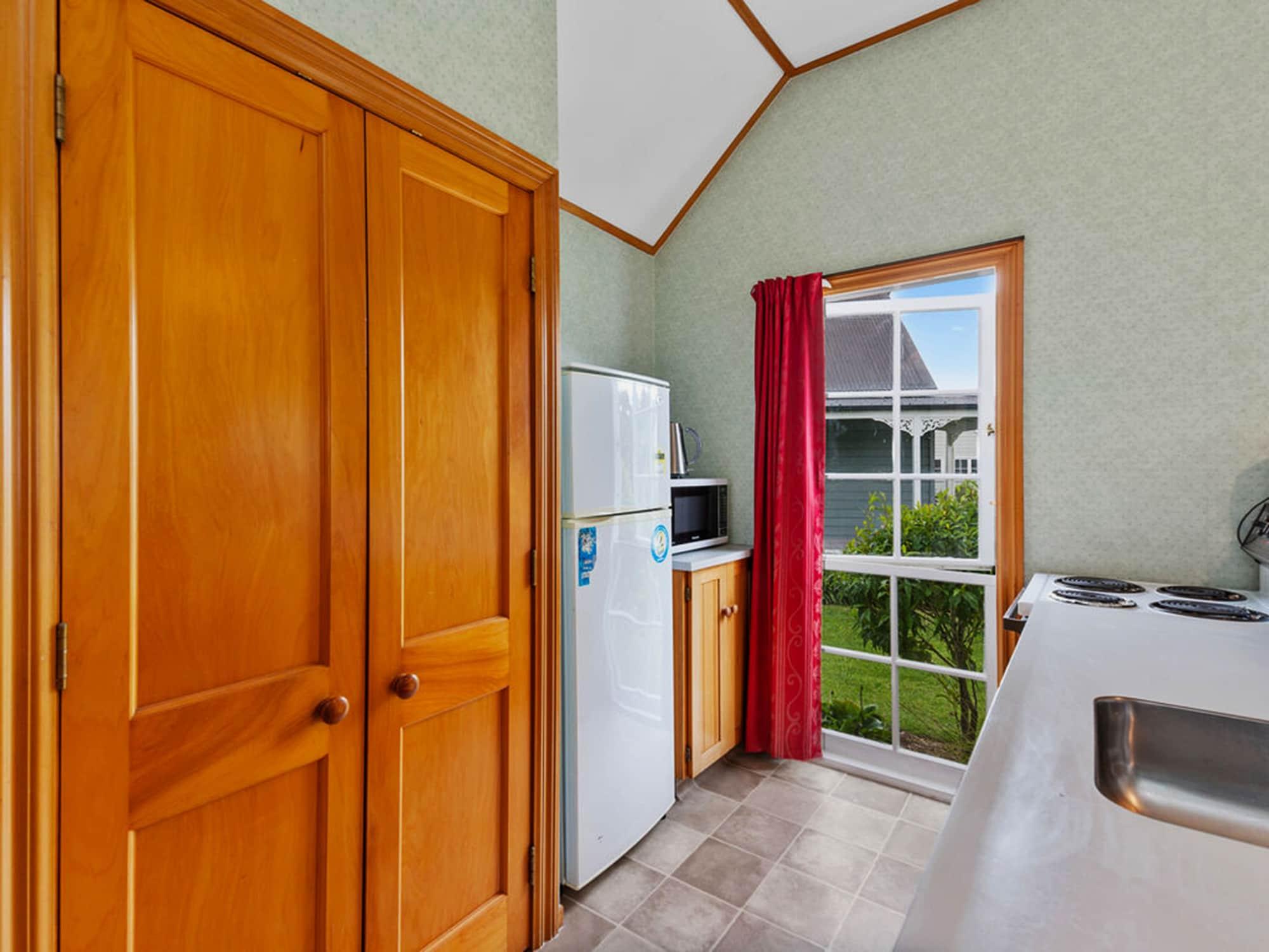 Huka Falls Resort Taupo Exterior photo Kitchenette