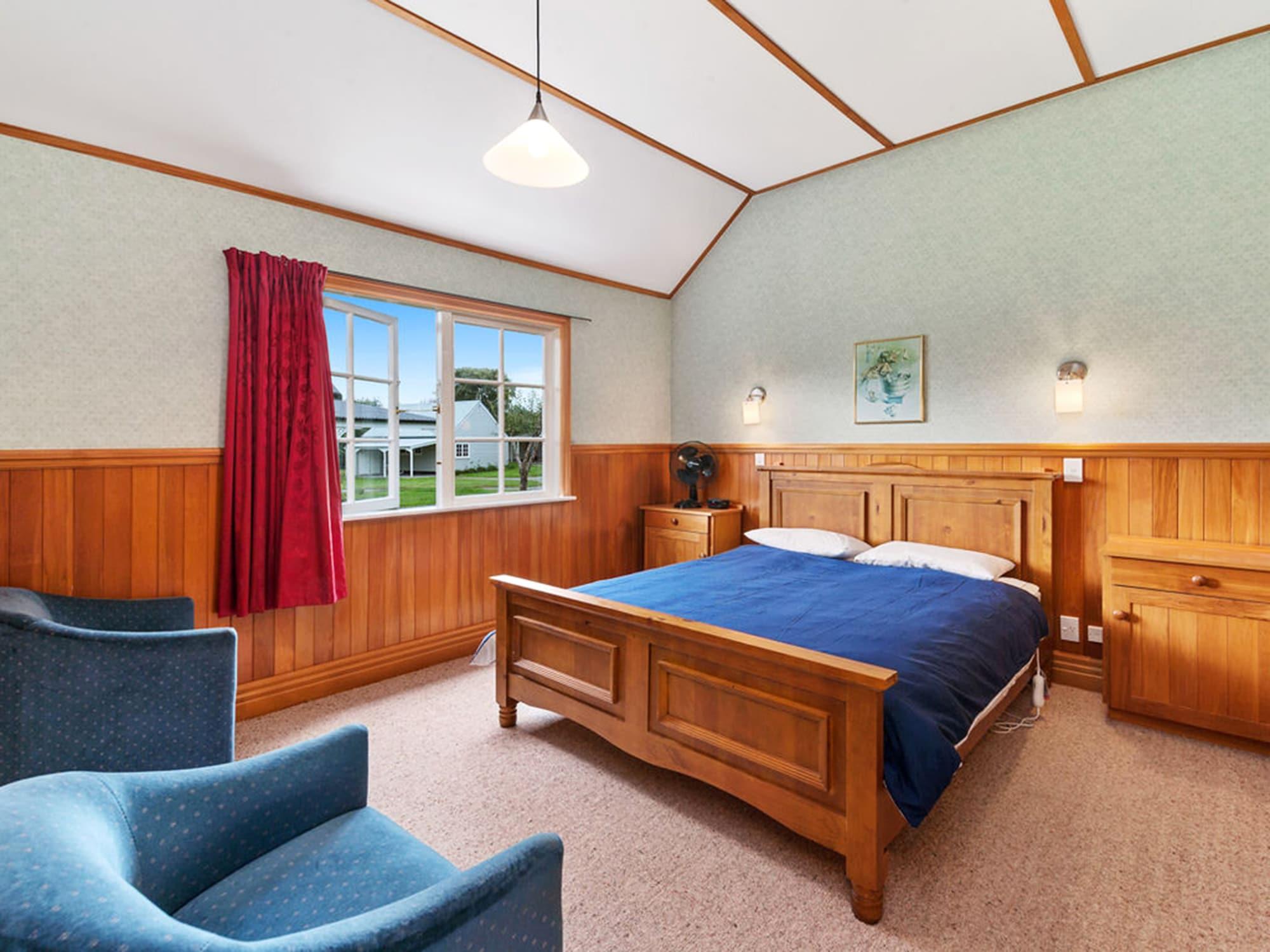 Huka Falls Resort Taupo Exterior photo A bedroom in a typical New Zealand home