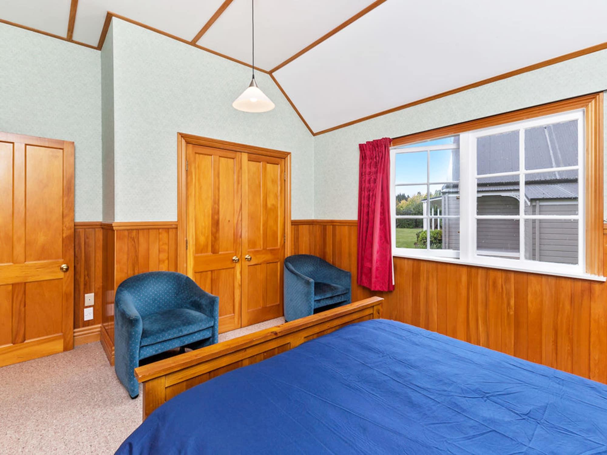 Huka Falls Resort Taupo Exterior photo A bedroom with tongue-and-groove panelling