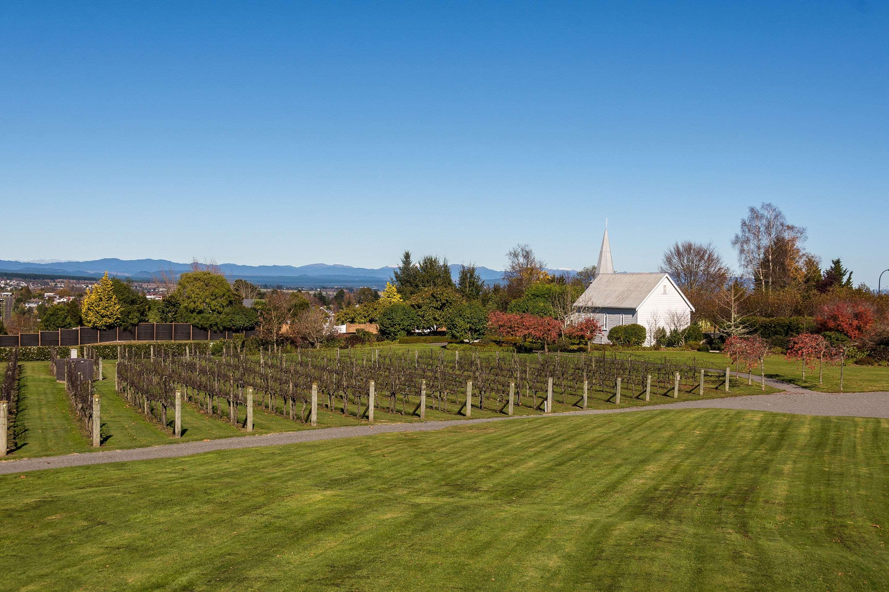 Huka Falls Resort Taupo Exterior photo The church and the vineyard