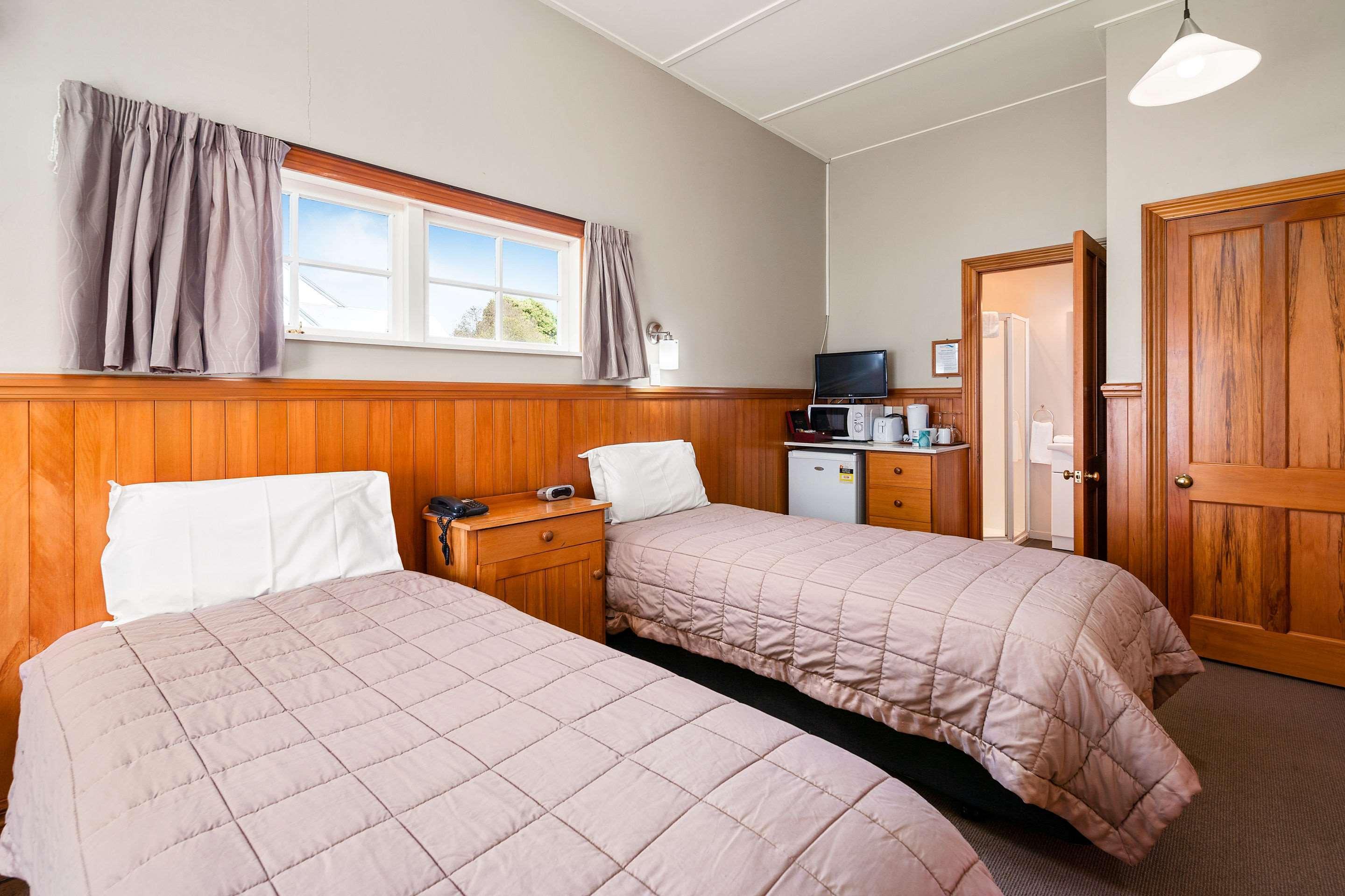 Huka Falls Resort Taupo Exterior photo A typical room at the hotel
