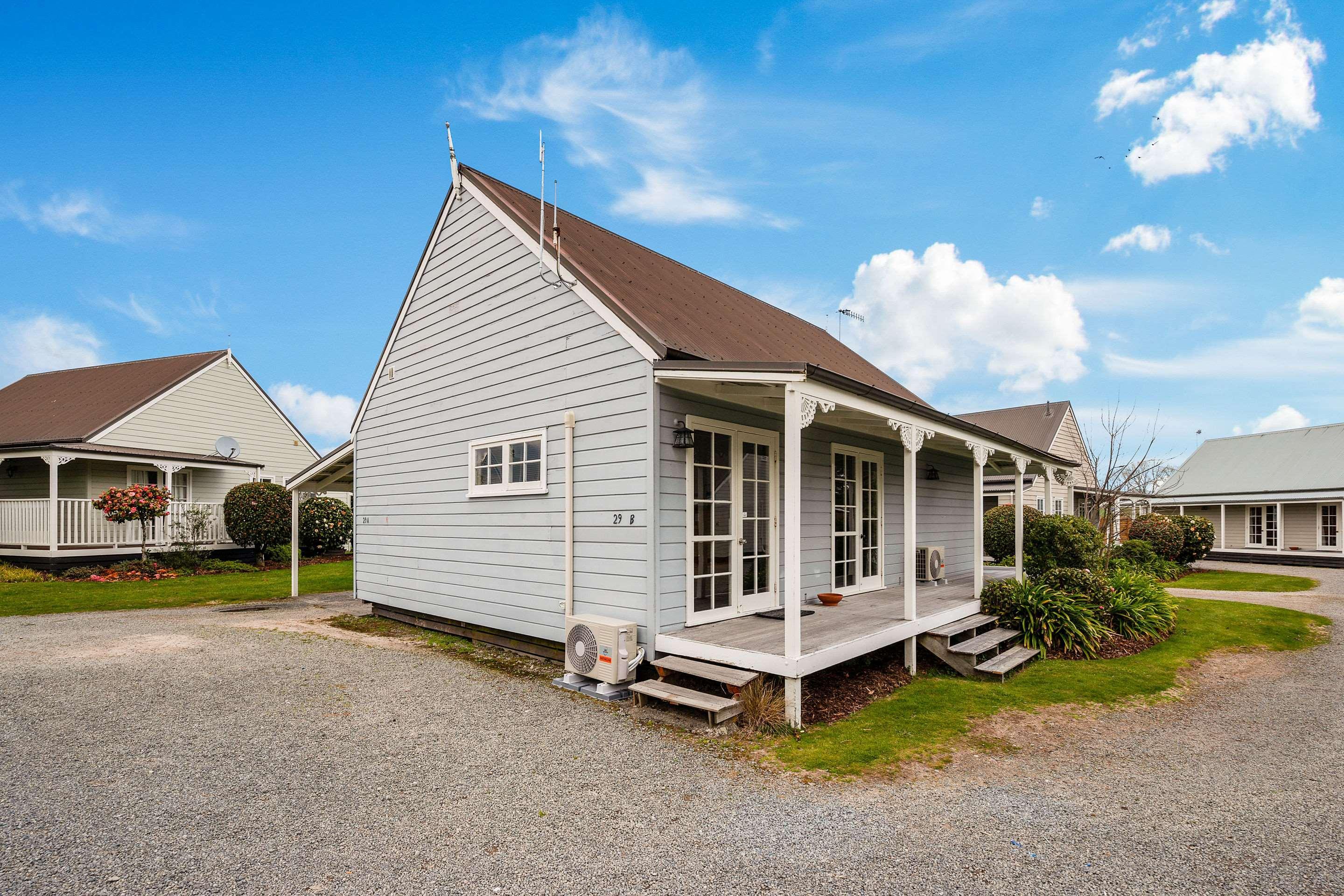 Huka Falls Resort Taupo Exterior photo A typical villa in the village