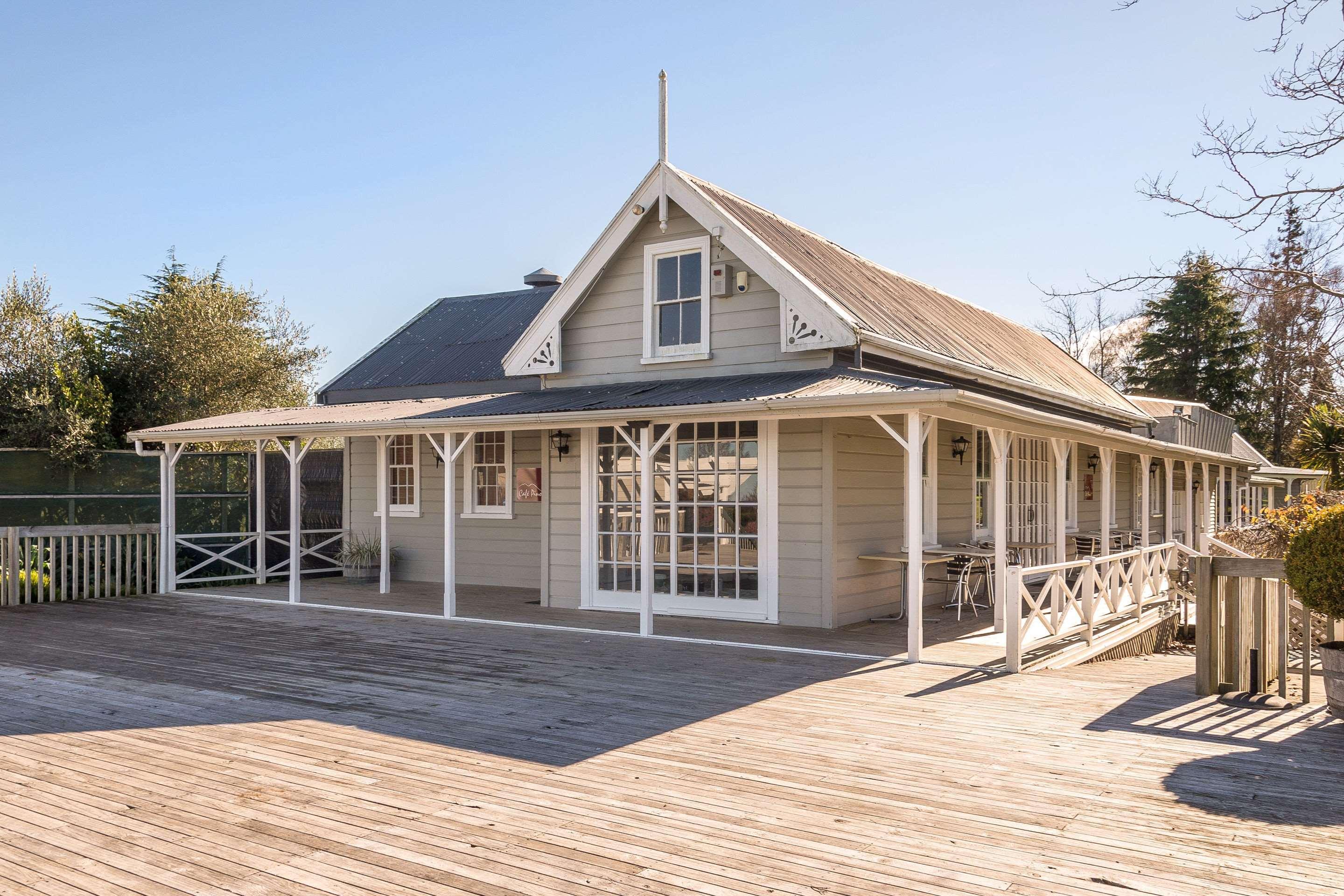 Huka Falls Resort Taupo Exterior photo The former station building at the station's current location