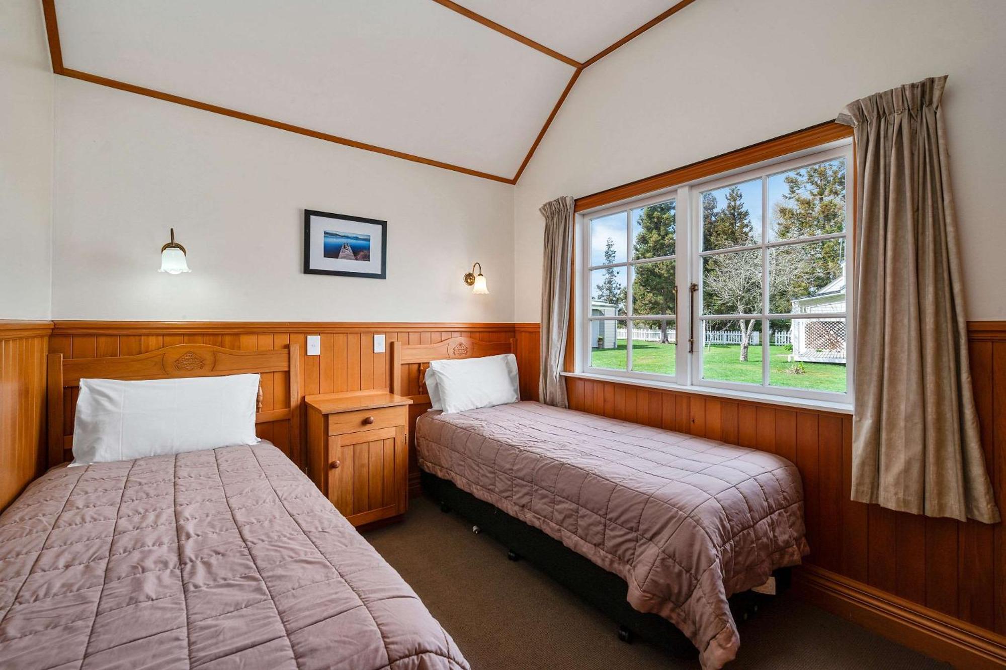 Huka Falls Resort Taupo Exterior photo A typical motel room