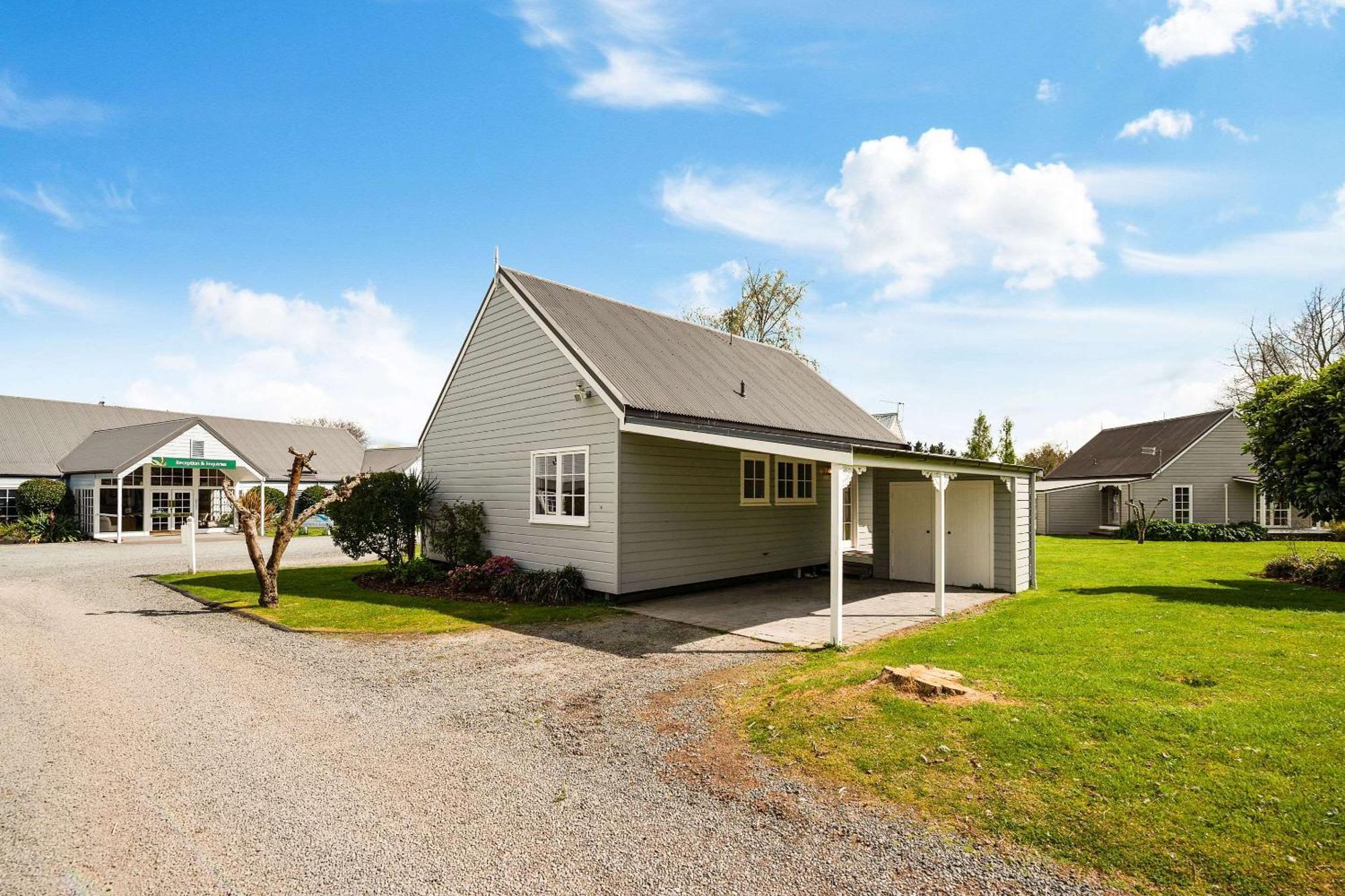Huka Falls Resort Taupo Exterior photo A bungalow in the Netherlands
