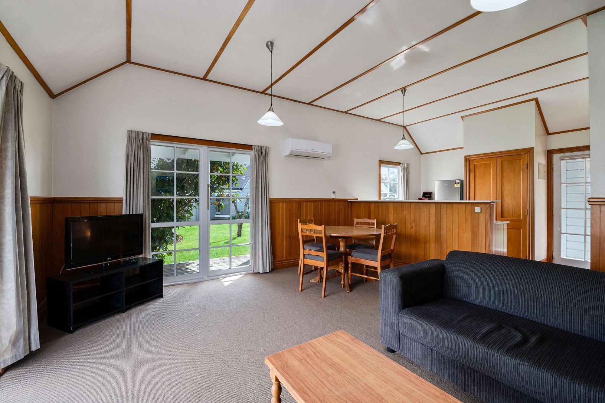 Huka Falls Resort Taupo Exterior photo A typical two bedroom apartment