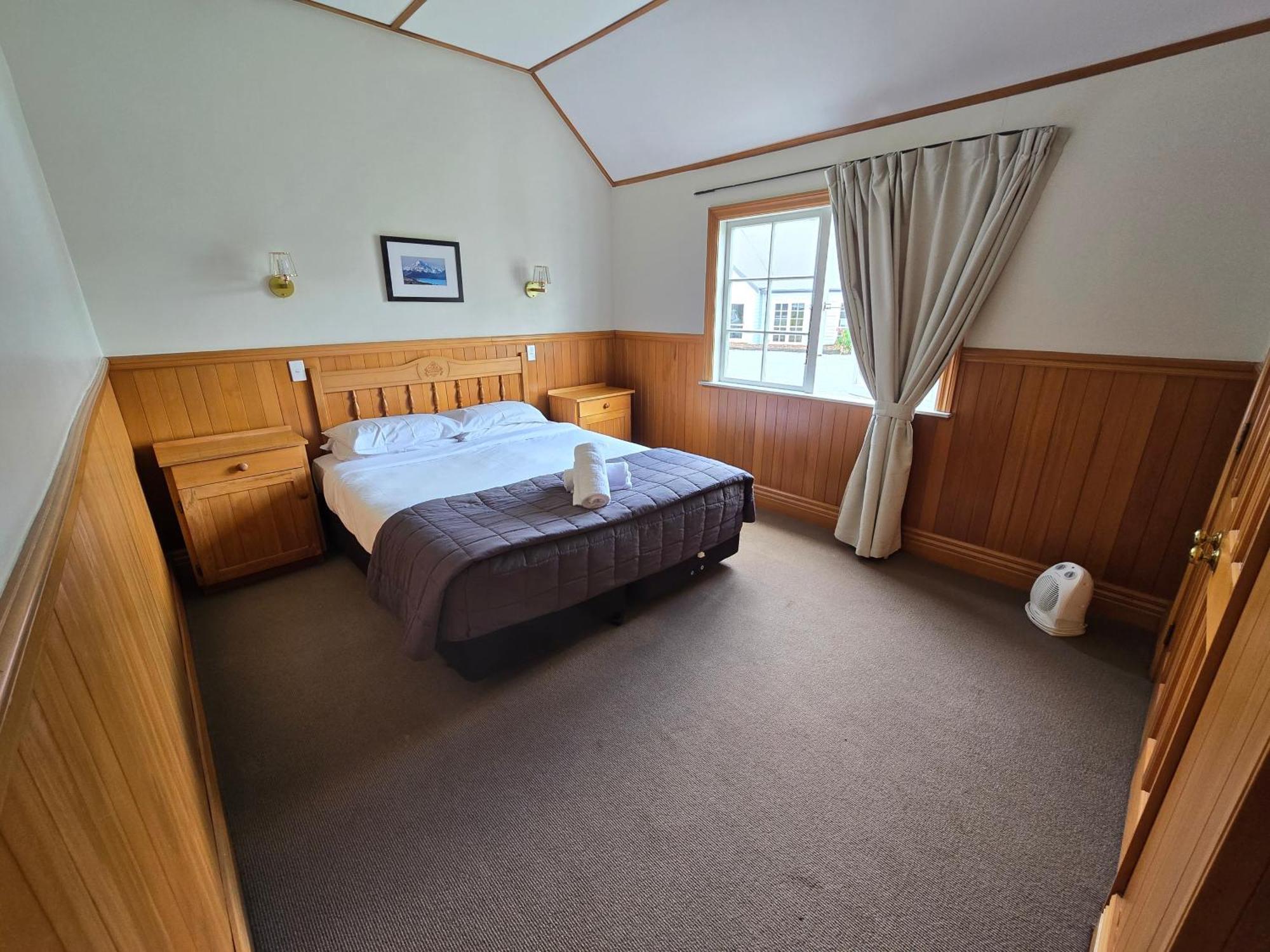 Huka Falls Resort Taupo Exterior photo A room at the hotel