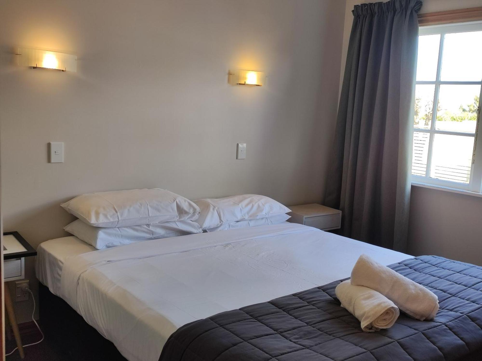 Huka Falls Resort Taupo Exterior photo A room at the motel