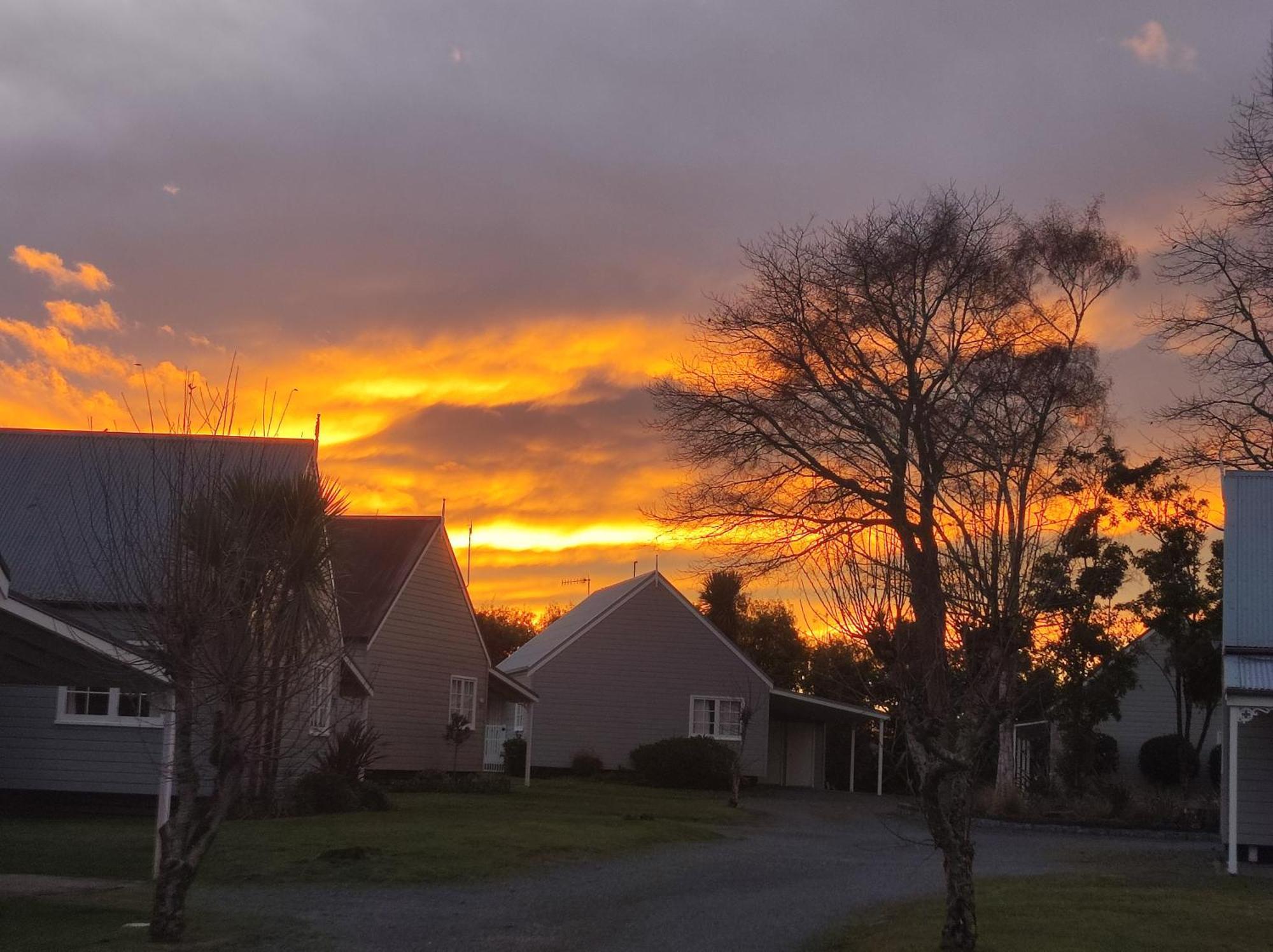 Huka Falls Resort Taupo Exterior photo Sunset over the town