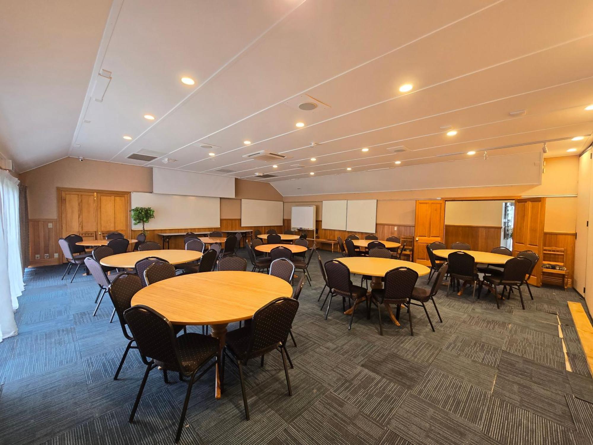 Huka Falls Resort Taupo Exterior photo The meeting room at the National Institute of Water and Atmospheric Research